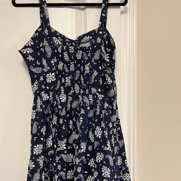 Mid summer print dress with cute pattern and sweetheart neckline, gently used - Picture 2 of 3